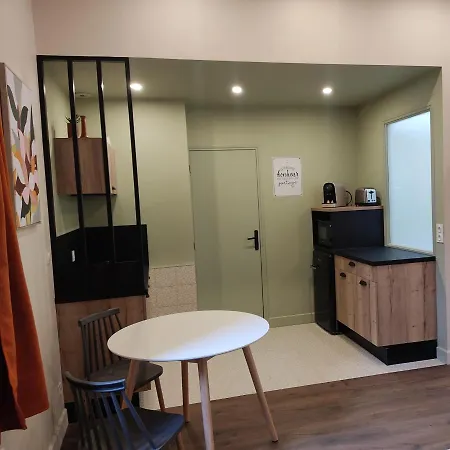 アパート Ravissant Studio A